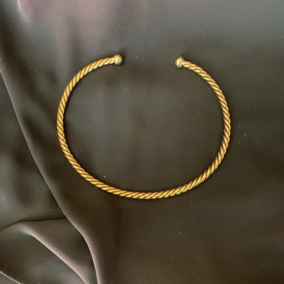 Gold color neck wire - Picture 3 of 3